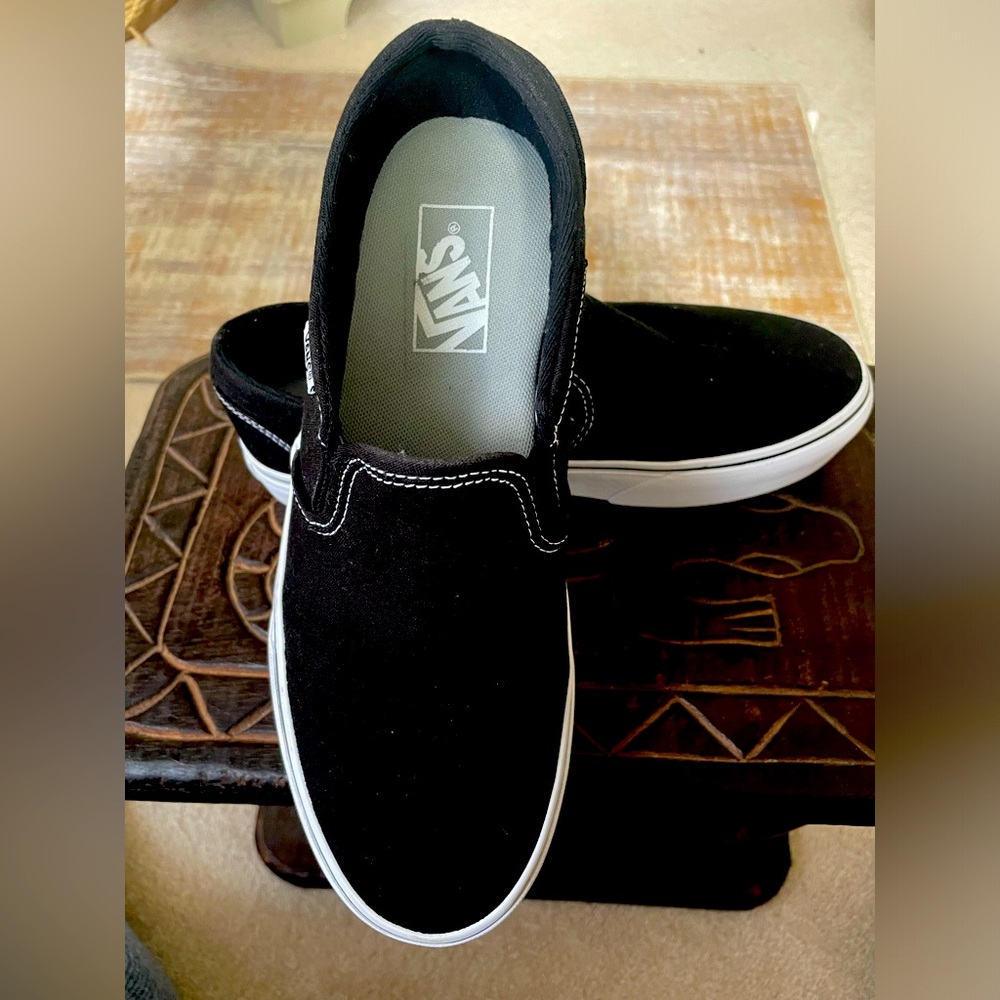 Women sporty tennis shoe